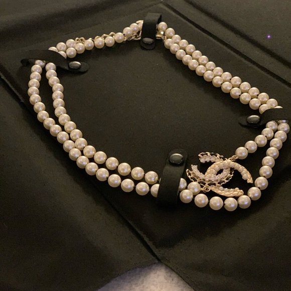 Elegant Pearls long authentic Chanel Necklace with Silver Accents from Paris! - Picture 7 of 17